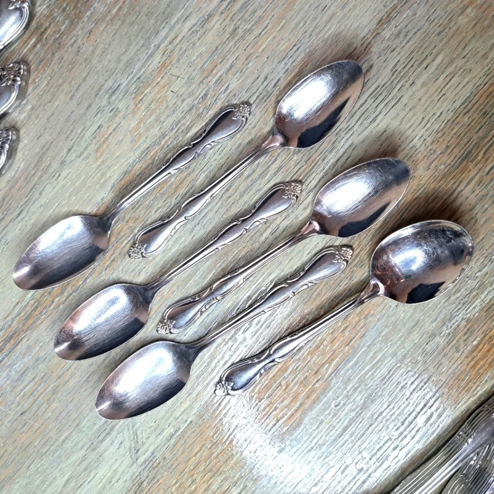 ONEIDA WM A Rogers Montclair Stainess LTD five teaspoons one soup spoon